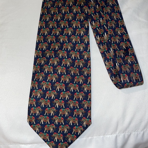 Marks and Spencer silk Men’s tie. Elephant pattern. - Picture 4 of 5